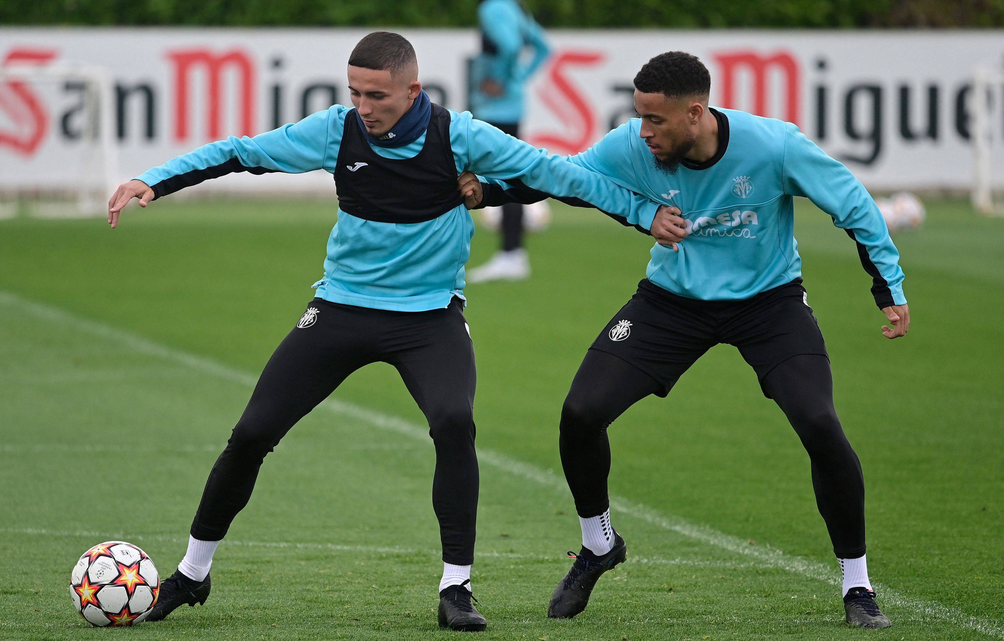 爱游戏,-关于比利亚雷亚尔训练开放日，转会期回应争议引欢呼，葡超在即，临场指挥获称赞的信息