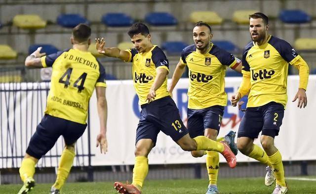 集结日欧联焦点战加时末段瓦伦西亚调整名单以备英超，法兰克福转会期豪取连胜看傻球迷的简单介绍